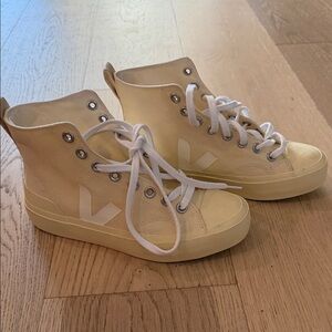 BUTTER YELLOW SOLD OUT Women's High-Top Veja